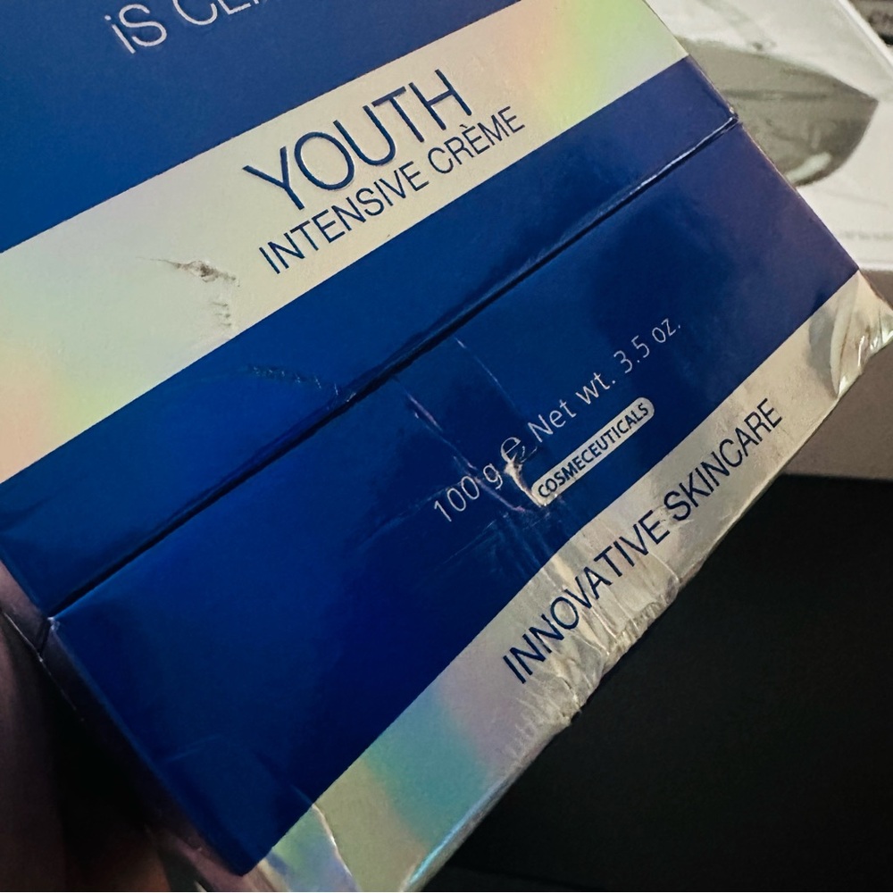 Is Clinical Youth Intensive Cream - Picture 7 of 11